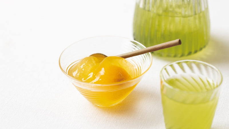 光を透かして、夏を味わう。ガラスのうつわと冷茶の時間