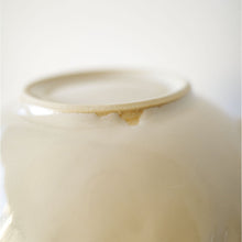 画像をギャラリービューアに読み込む, 安齋新・厚子 乳香色ねじりティーカップ&ソーサー