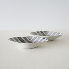 画像をギャラリービューアに読み込む, 安齋新・厚子 白磁染付ふね