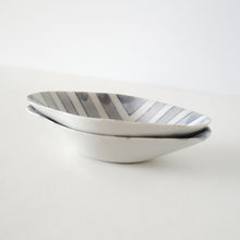 画像をギャラリービューアに読み込む, 安齋新・厚子 白磁染付ふね