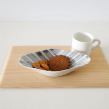 画像をギャラリービューアに読み込む, 安齋新・厚子 白磁染付ふね