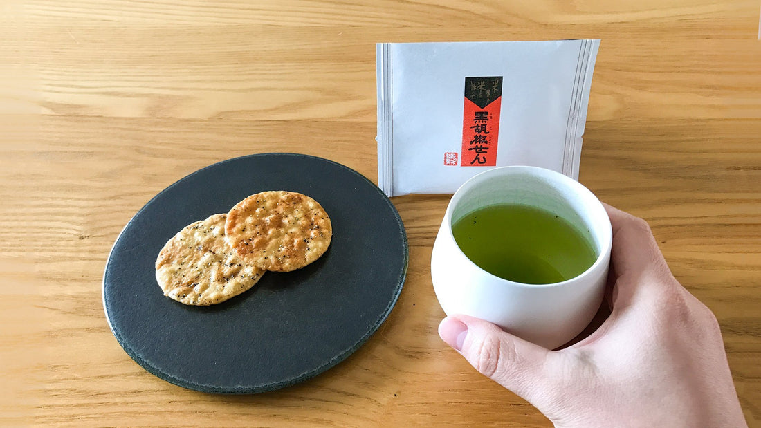 【お菓子とお茶】“埼玉の味”でペアリング！おせんべいやさん本舗 煎遊の「黒胡椒せん」と「010 ふくみどり」で大人スパイシーに