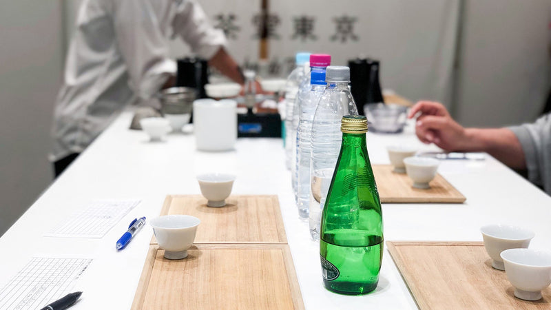 硬水や炭酸水で冷たいお茶を淹れて、違いを味わってみる -銀座茶会レポート
