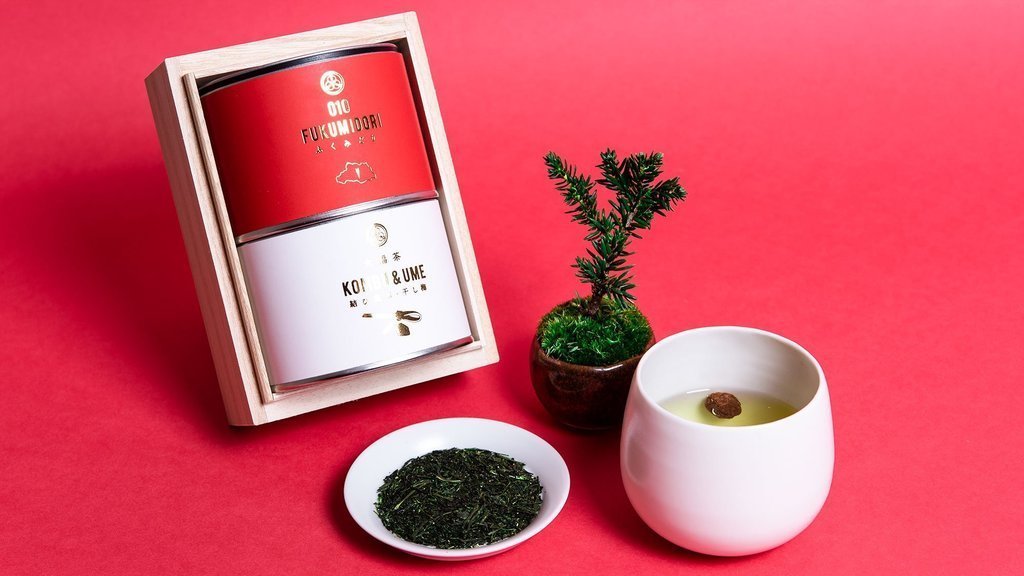 2022年の「無病息災」を願うお茶「金粉入り大福茶（桐箱入り）」を発売！