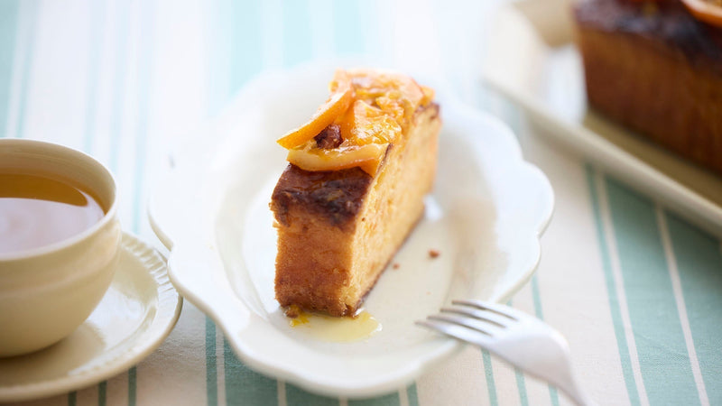 オレンジパウンドケーキと「烏龍茶 べにふうき」の香りを楽しむ、初夏のレシピ