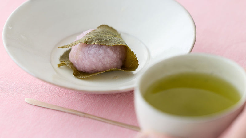旨味引き立つ春レシピ。香ばしい「005 おくみどり」を桜餅と一緒に