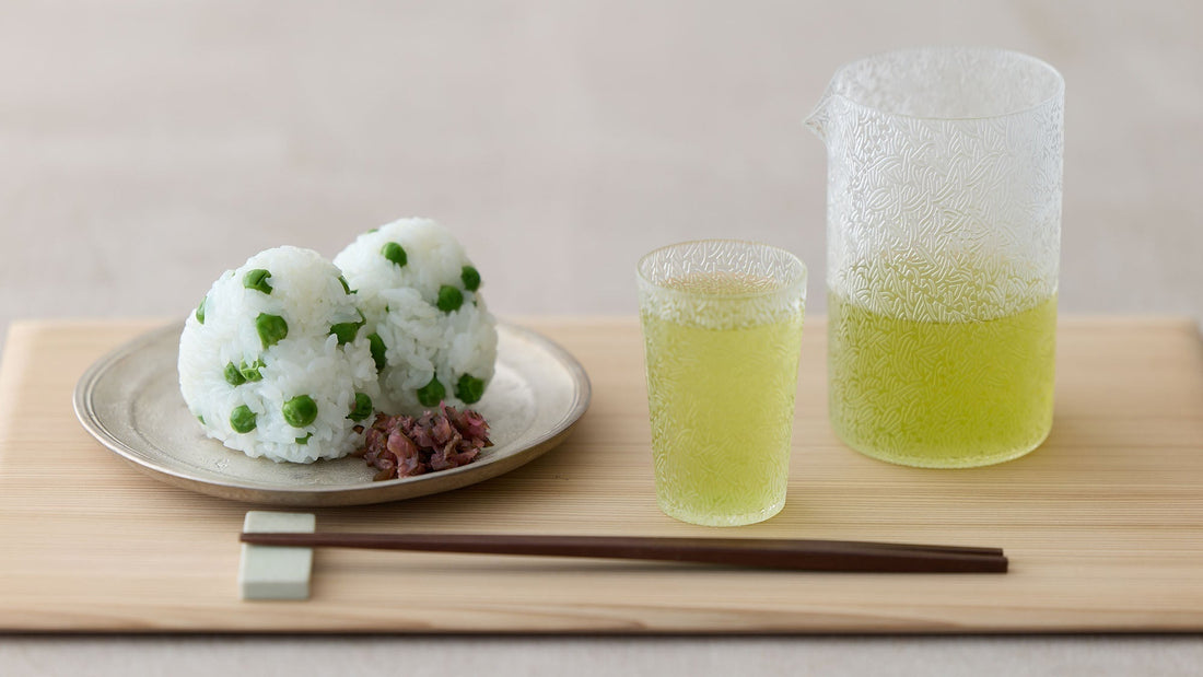 「055 つゆひかり 武雄」と豆ご飯のおにぎりで旬を味わう、春のレシピ。