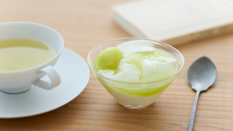 初夏のレシピ。メロン杏仁豆腐と「067 やぶきた 本山」