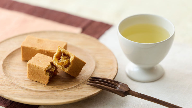 夏のレシピ。甘酸っぱいパイナップルケーキと楽しむ「白桃煎茶 はるみどり」