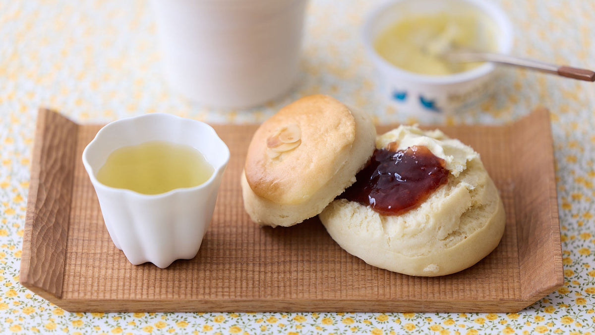 秋の香りを楽しむ。「金木犀×釜炒り茶」とスコーンのペアリングレシピ