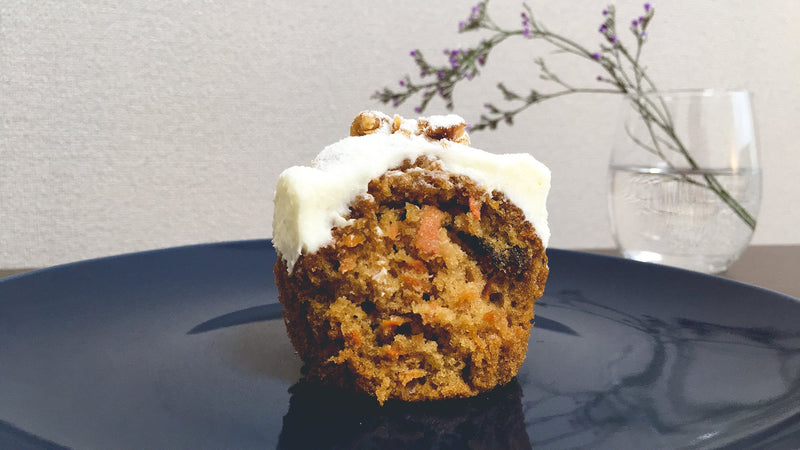 【お菓子とお茶】イギリスの国民的お菓子。Sunday Bake Shopの「キャロットケーキ」と「032 つゆひかり頴娃」