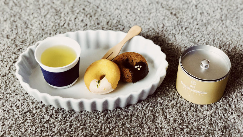 【お菓子とお茶】グルテンフリーおやつと夜中のティータイム。キンメッコキッチンの「米粉焼きドーナツ」と「047 釜炒りはるもえぎ」