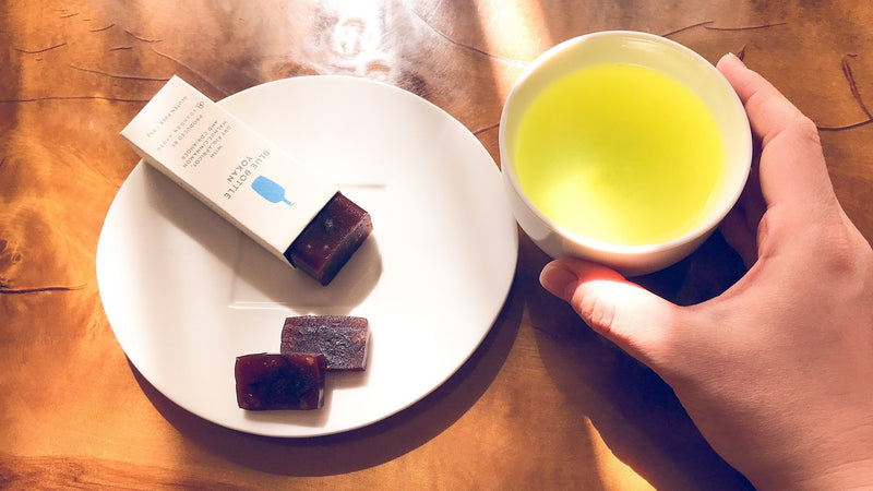 【お菓子とお茶】コーヒーショップ生まれの「ブルーボトル羊羹」と「044 うじみどり」。いたずら心から作られたペアリング