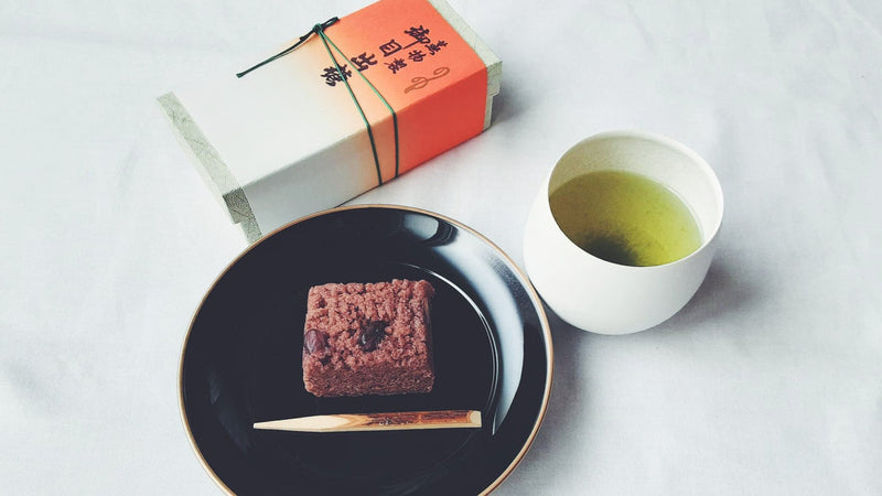 【お菓子とお茶】老舗・萬年堂本店の「御目出糖（おめでとう）」と「016 むさしかおり」で春のごあいさつ