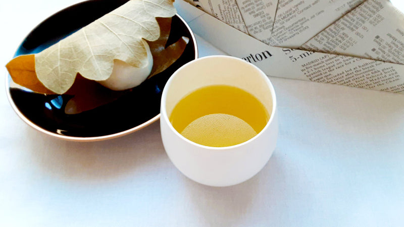 【お菓子とお茶】 茂助だんごの「柏餅」と「047 釜炒りはるもえぎ」で願いを込めた“端午の節句”