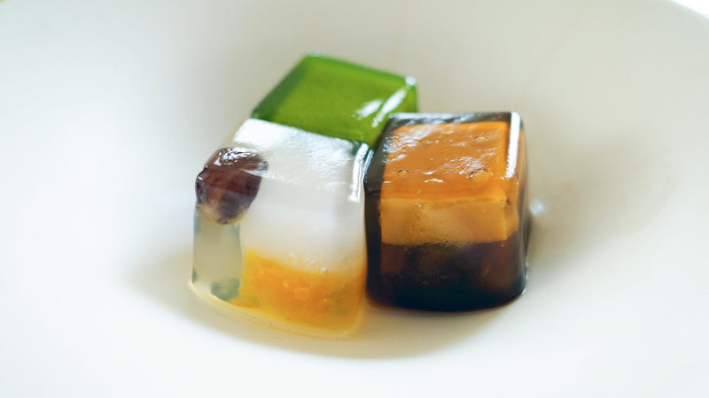 【お菓子とお茶】夏のひとくちあんみつ。亀屋良長の「あんみつ・ミツマメ」と「014 熊球磨在来」