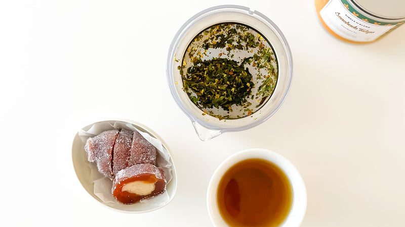 【お菓子とお茶】国産干柿をまるごと使用。宗家 源 吉兆庵の「粋甘粛」と「金木犀ティー」