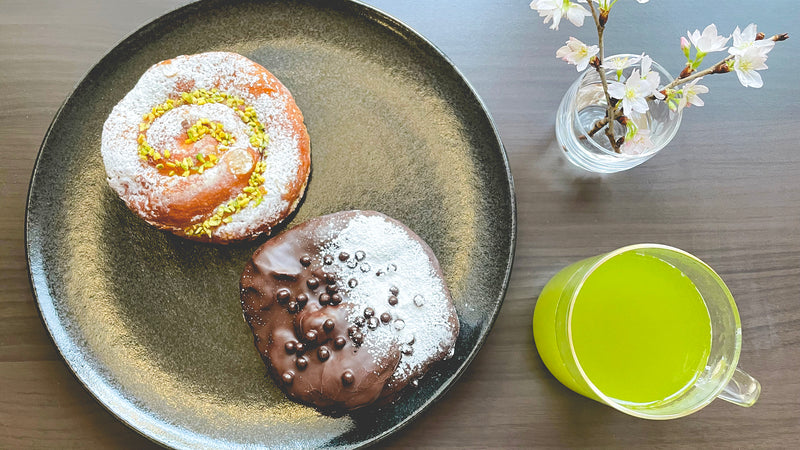 【お菓子とお茶】スペイン王室御用達の伝統菓子パン。マヨルカ・二子玉川の「エンサイマーダ」と「037 つゆひかり大山」