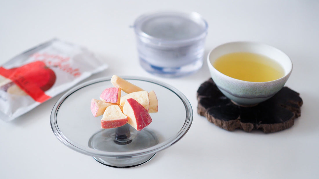 お菓子とお茶｜サクサクホロッ、しみこみチョコの新食感。Mêlé de chocolat 「アップル」と「022 かなやみどり」