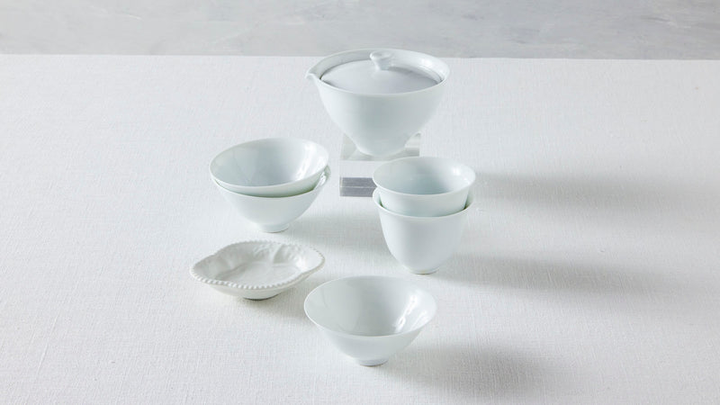 お茶の時間をもっと美しく。李荘窯の白磁の器