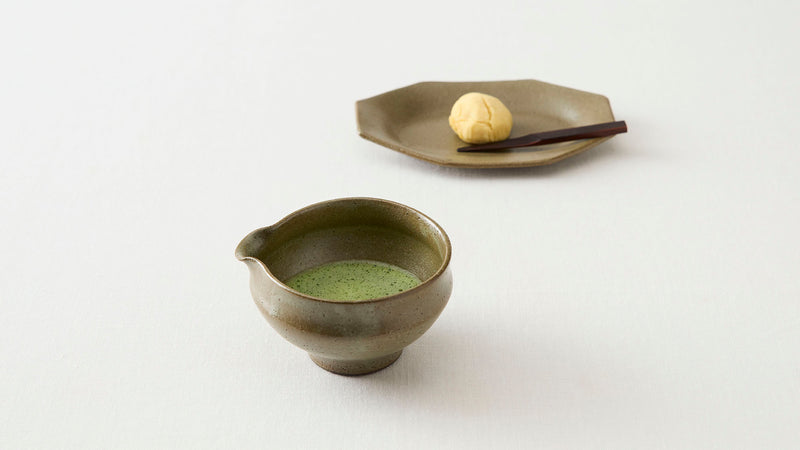 おいしさを引き立てる針葉樹の色。フじイまさよさんの器