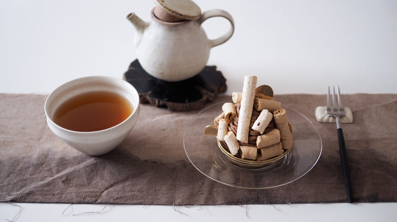 お菓子とお茶｜モンブランの新解釈とは。TRÈS CALME「モンブラン」と「やぶきた」シングルオリジン棒ほうじ