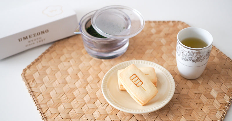 お菓子とお茶｜みたらし団子がバターサンドに！？ 甘党茶屋 梅園「みたらしバターサンド」と「032 つゆひかり頴娃」