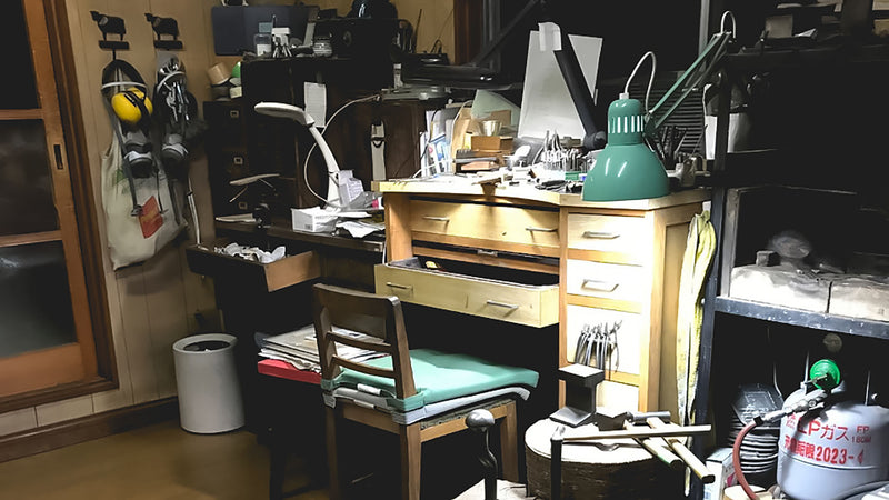 作り手のことば「同じ重さの素材からでも違うものができる面白さ」銀細工作家・三輪周太郎さんインタビュー