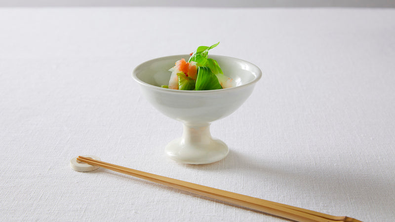 食卓にリズムをうむ器。中里花子「脚付小鉢」