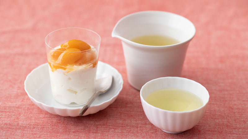 爽やかな『四季春』を杏仁豆腐とびわのコンポート添えとともに