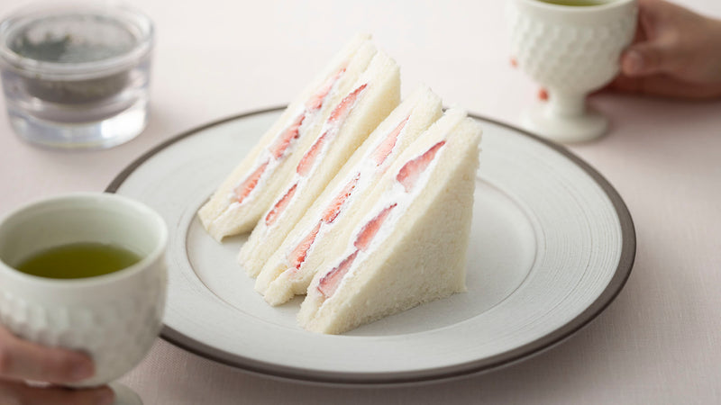 春にぴったり！ 華やかないちごサンドと 『032 つゆひかり 頴娃』