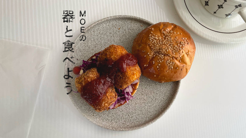 MOEの、器と食べよう｜作山窯の「切立プレート」とチーズ入りかぼちゃコロッケ