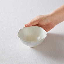 画像をギャラリービューアに読み込む, 中里花子 花弁小鉢
