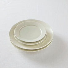 画像をギャラリービューアに読み込む, 阿部春弥 輪花皿
