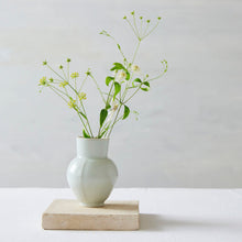 画像をギャラリービューアに読み込む, 渡辺キエ 一輪挿し
