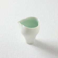 画像をギャラリービューアに読み込む, 村田匠也 青白磁葉形片口
