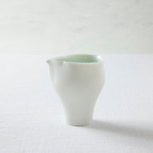 画像をギャラリービューアに読み込む, 村田匠也 青白磁葉形片口
