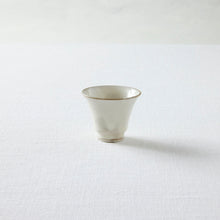 画像をギャラリービューアに読み込む, 荒賀文成 粉引き茶杯
