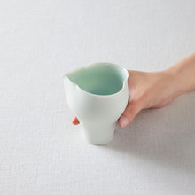 画像をギャラリービューアに読み込む, 村田匠也 青白磁葉形片口
