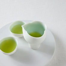 画像をギャラリービューアに読み込む, 村田匠也 青白磁葉形片口
