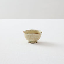 画像をギャラリービューアに読み込む, 天野千香 ヒビ粉引茶杯
