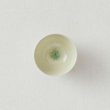 画像をギャラリービューアに読み込む, 稲村真耶 月光釉茶杯
