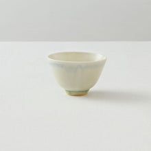 画像をギャラリービューアに読み込む, 稲村真耶 月光釉茶杯
