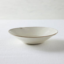 画像をギャラリービューアに読み込む, 【器のギフト】デザートもお料理にも。リムの大きな粉引のお皿
