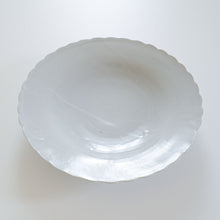 画像をギャラリービューアに読み込む, 安齋新・厚子 白磁菊花皿
