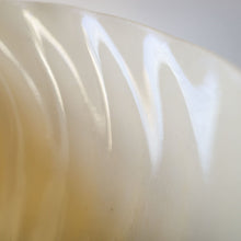 画像をギャラリービューアに読み込む, 安齋新・厚子 乳香色ねじりティーカップ＆ソーサー
