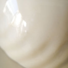 画像をギャラリービューアに読み込む, 安齋新・厚子 乳香色ねじりティーカップ＆ソーサー
